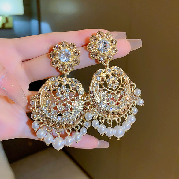 Alloy Geometric Drop Shape Diamond Design Women's Vintage Earrings