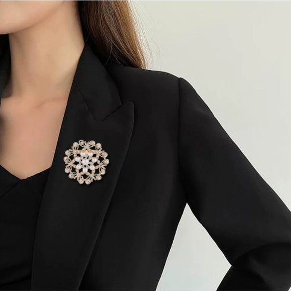 Alloy Geometric Flower Pearl Brooch With Electroplating For Women's Clothing Accessories