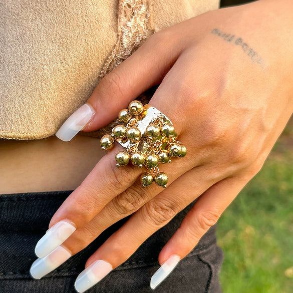 Alloy Geometric Inlaid Retro Palace Style Ladies Ring With Electroplating Treatment