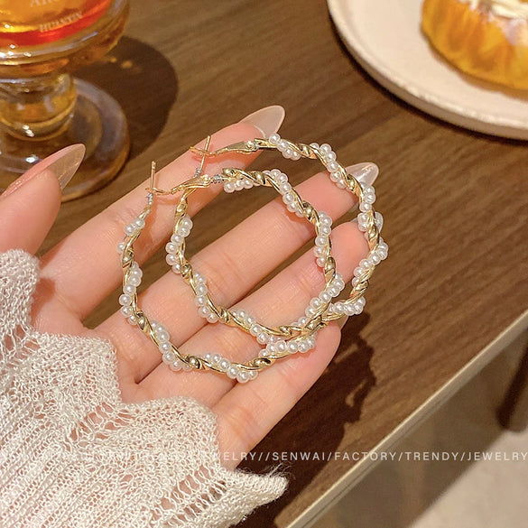 Alloy Geometric Pearl Wrapped Women's Retro Minimalist Electroplated Circle Earrings