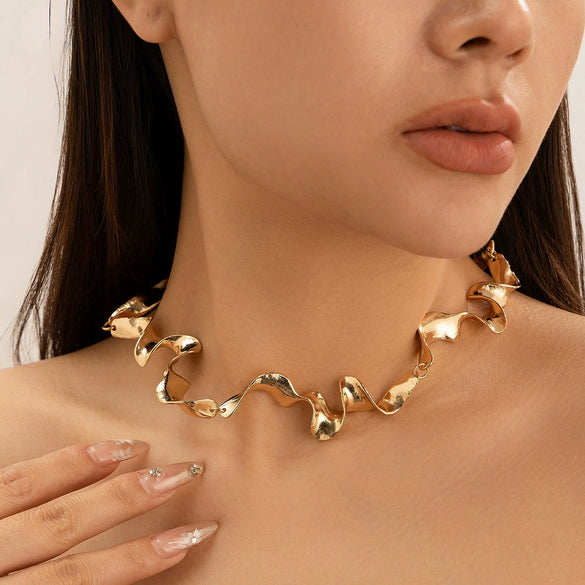 Alloy Geometric Twist Design Electroplated Women's Choker Necklace With Liquid Lava Metal Texture