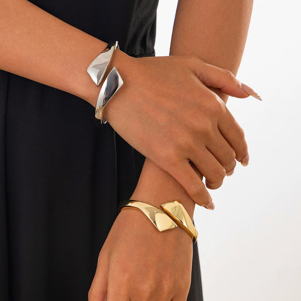 Alloy Geometric Water Drop Light Luxury Style Electroplated Bracelet