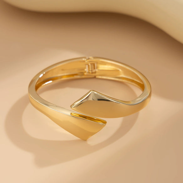 Alloy Geometric Water Drop Light Luxury Style Electroplated Bracelet