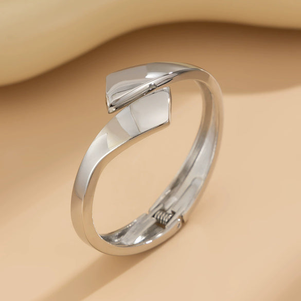 Alloy Geometric Water Drop Light Luxury Style Electroplated Bracelet