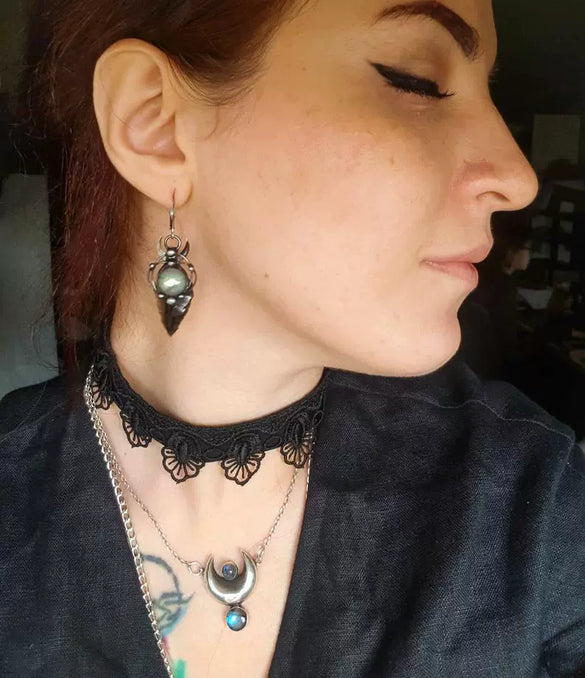 Alloy Geometric Witchcraft Black Arrow Labrador Pearl Earrings For Women With Electroplating