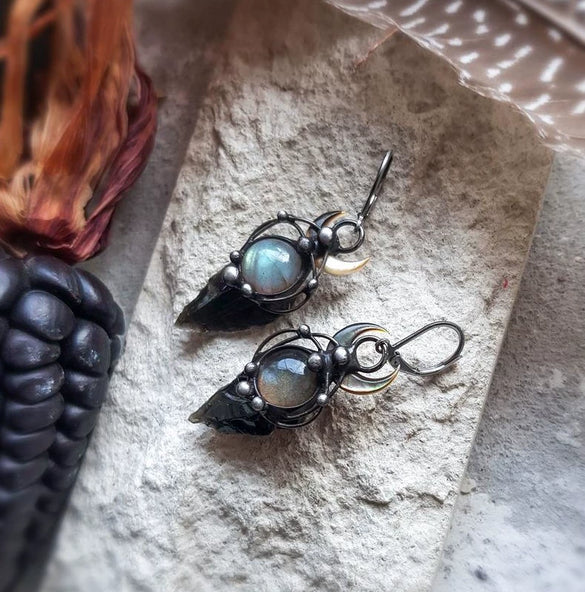 Alloy Geometric Witchcraft Black Arrow Labrador Pearl Earrings For Women With Electroplating