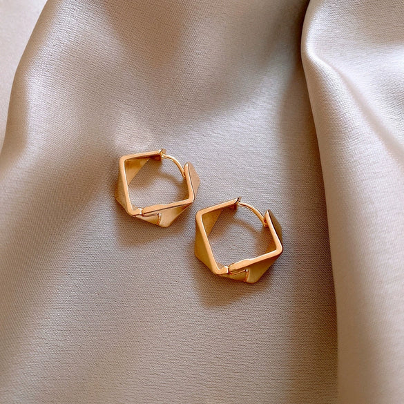 Alloy Geometric Women's Earrings With Oil Drop And Flower Design Light Luxury Style