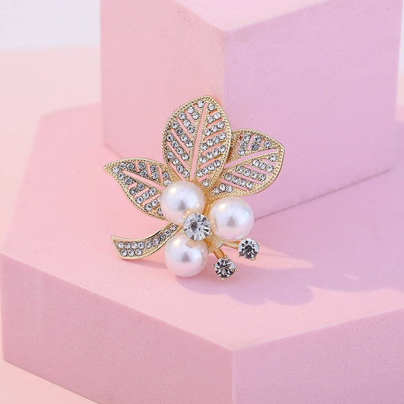 Alloy Ginkgo Leaf Brooch Electroplated Women's Floral Accessory
