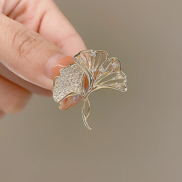 Alloy Ginkgo Leaf Brooch Electroplated Women's Natural Style Shirt Suit Accessory Pin