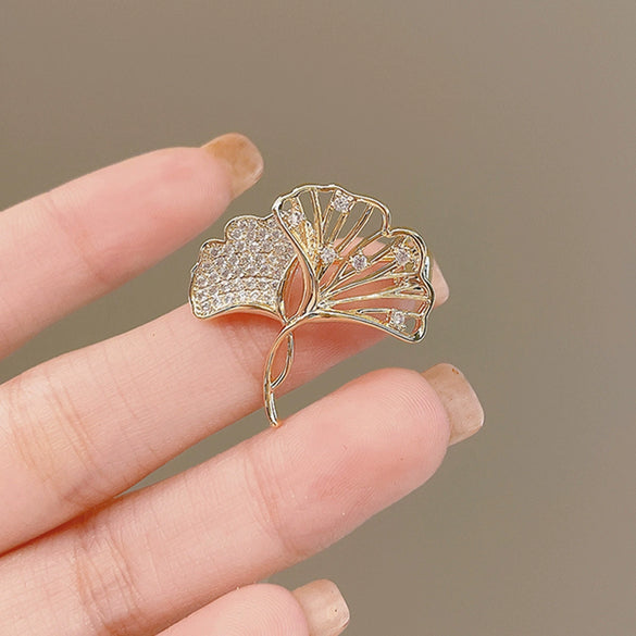 Alloy Ginkgo Leaf Brooch Electroplated Women's Natural Style Shirt Suit Accessory Pin