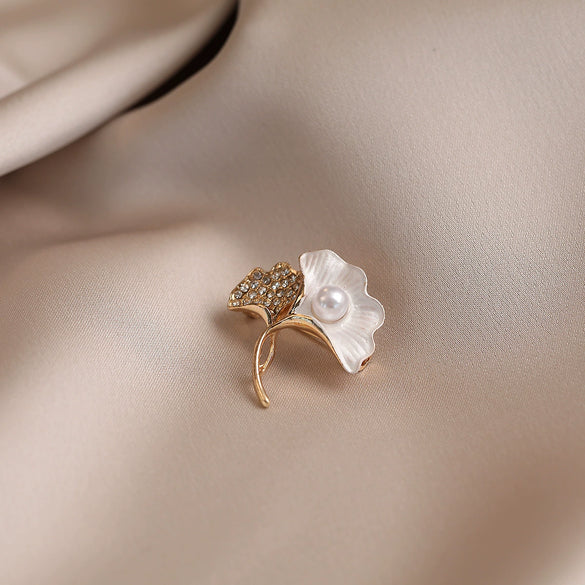 Alloy Ginkgo Leaf Brooch For Women With Electroplating Design