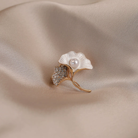 Alloy Ginkgo Leaf Brooch For Women With Electroplating Design