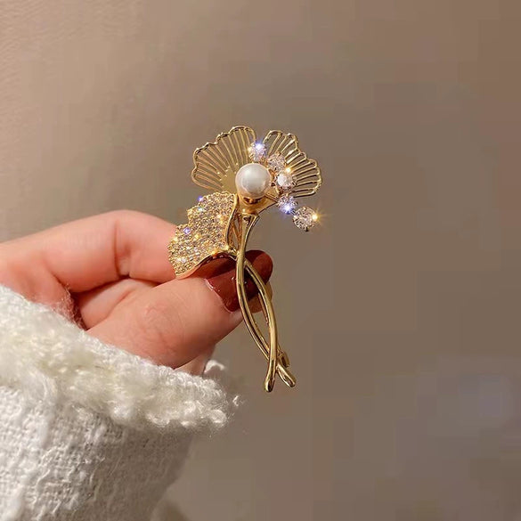 Alloy Ginkgo Leaf Imitation Pearl Brooch Natural Style Electroplated Women's Fashion Pin