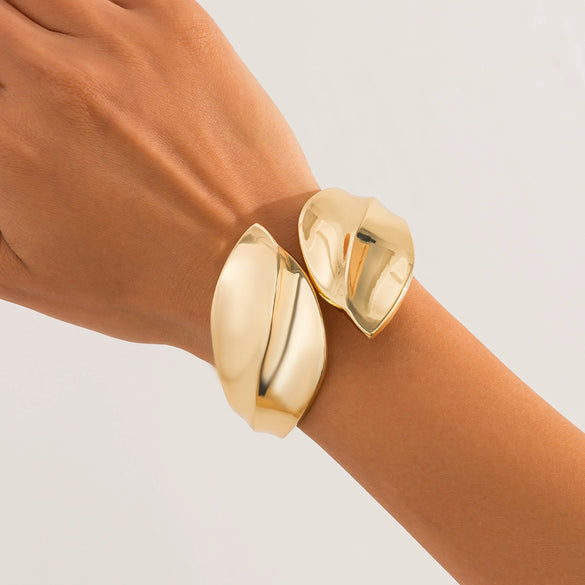 Alloy Glossy Leaf Spring Asymmetrical Pleated Wing Electroplated Geometric Personality Bracelet