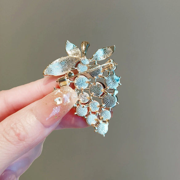 Alloy Grape Brooch For Women Electroplated Fruit Style Luxury Accessory