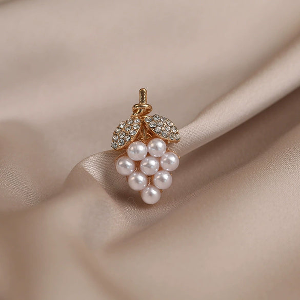 Alloy Grape Shape Minimalist Women's Electroplated Decorative Brooch
