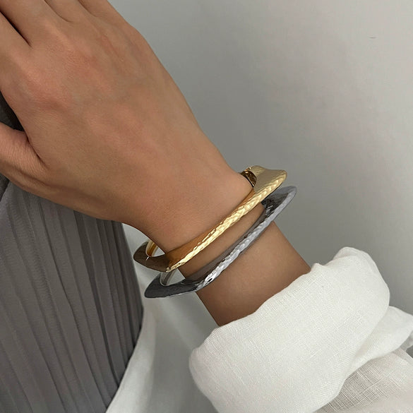 Alloy Hammered Geometric Curved Exaggerated Open Bracelet With Electroplating