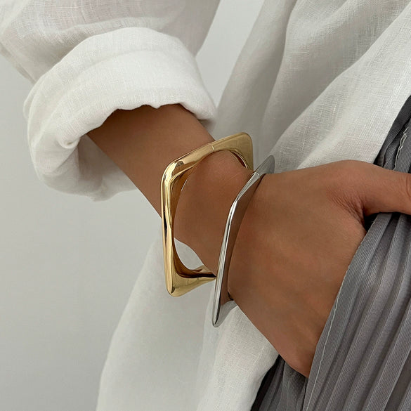 Alloy Hammered Geometric Curved Exaggerated Open Bracelet With Electroplating