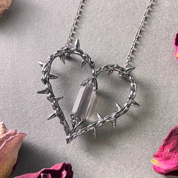 Alloy Heart Shape Pendant Crystal Clavicle Chain With Electroplating For Men And Women Retro Dark Anime Witch Thorn Style