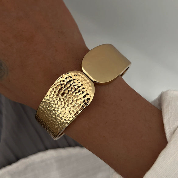 Alloy Hiphop Style Bracelet With Electroplating Treatment