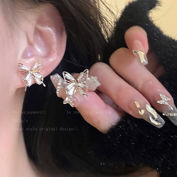 Alloy Hollow Insect Shaped Electroplated Women's Light Luxury Animal Style Earrings