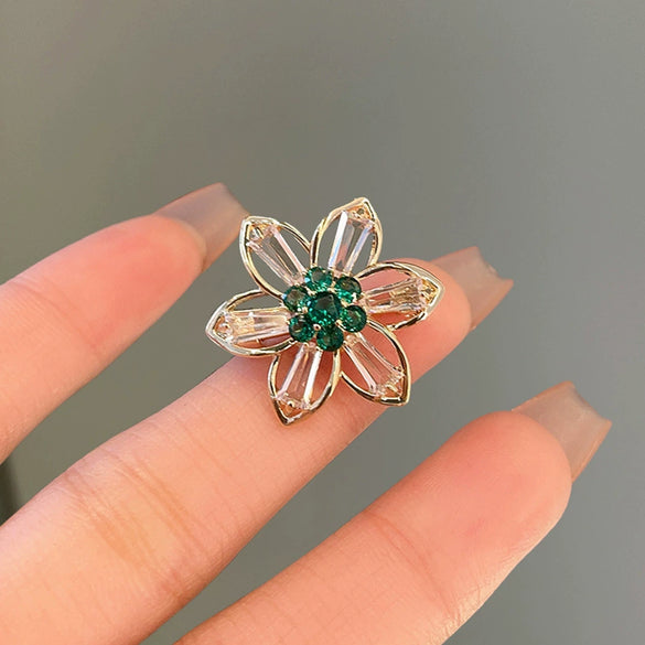 Alloy Hollowout Flower Brooch For Women With Electroplating Treatment