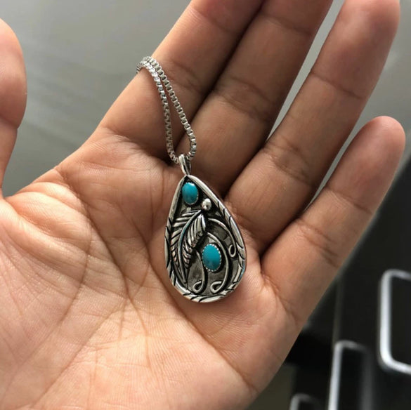 Alloy Inlaid Turquoise Retro Dyed Black Feather Pendant Electroplated Engagement Necklace