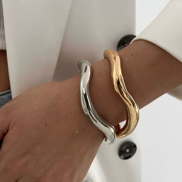 Alloy Irregular Wave Shaped Opening Bracelet Electroplated Jewelry For Ladies