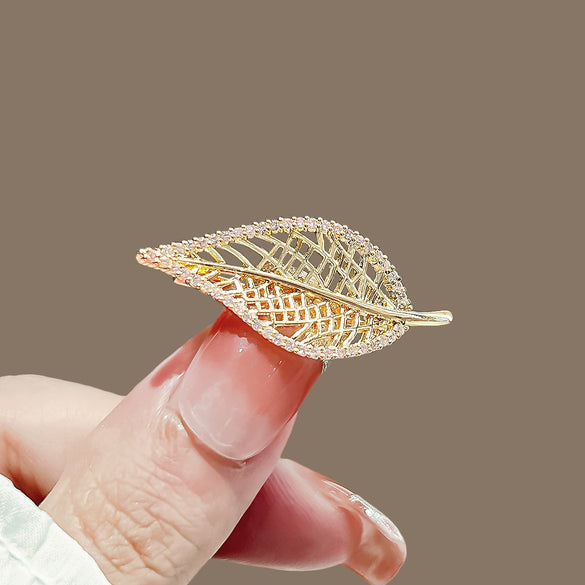 Alloy Leaf Brooch Electroplated Natural Fashionable Simple Pin For Men And Women