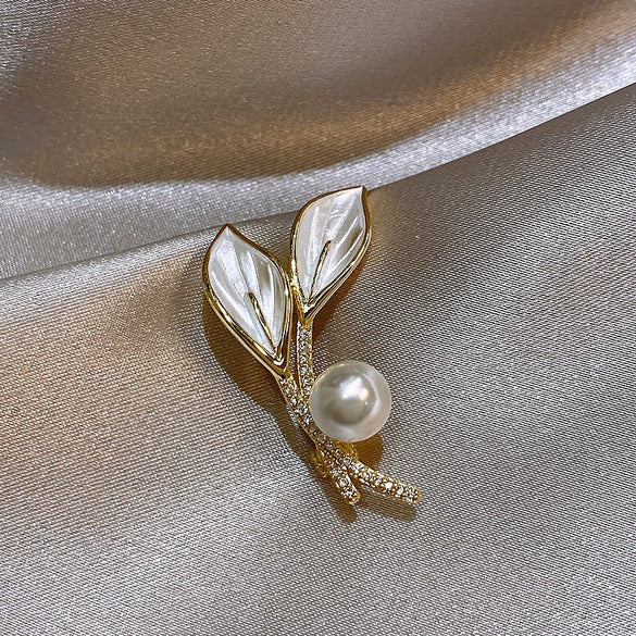 Alloy Leaf Pearl Women's Brooch Electroplating Design Natural Style For Autumn And Winter Coat Accessories