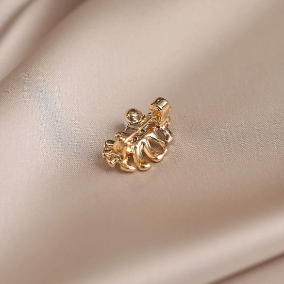 Alloy Leafshaped Antiexposure Brooch For Women Electroplated Minimalist Style With Flower Pattern