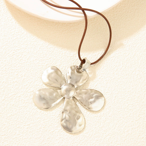 Alloy Liquid Flower Necklace Electroplated Simple Metal Style