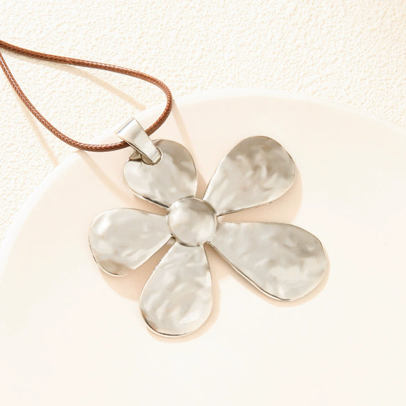 Alloy Liquid Flower Necklace Electroplated Simple Metal Style