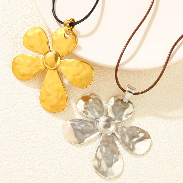 Alloy Liquid Flower Necklace Electroplated Simple Metal Style