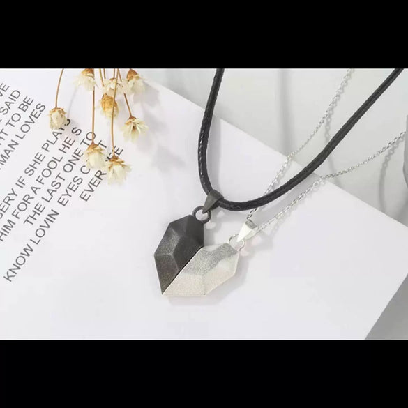 Alloy Magnetic Love Splicing Clavicle Chain Couple Necklace With Heart Pattern And Electroplating Treatment