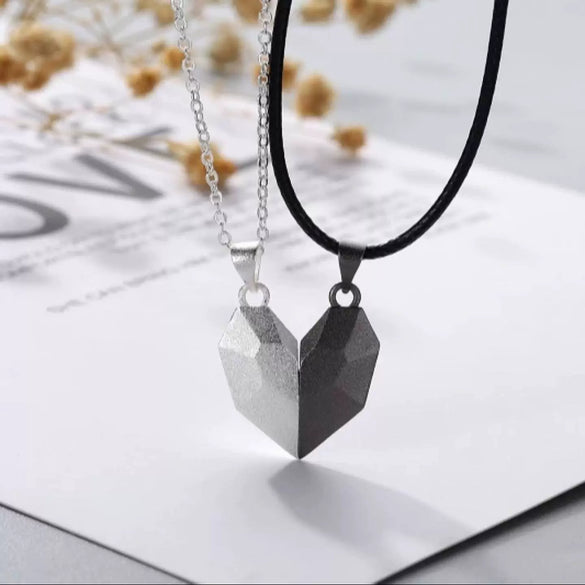 Alloy Magnetic Love Splicing Clavicle Chain Couple Necklace With Heart Pattern And Electroplating Treatment