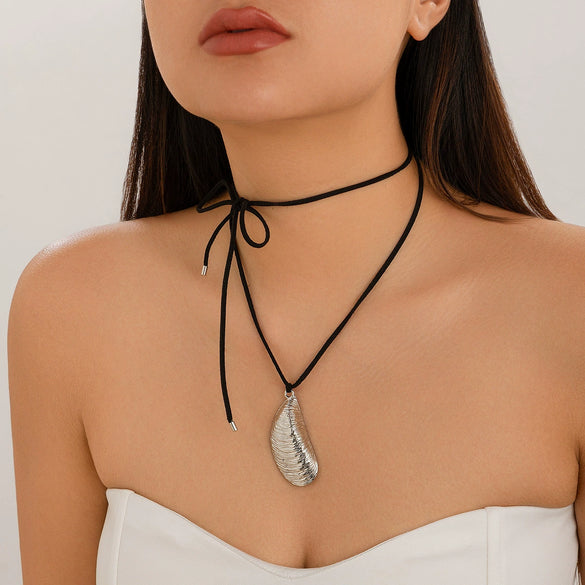 Alloy Metal Asymmetrical Geometric Water Drop Pendant Necklace With Electroplating And Flannel Chain
