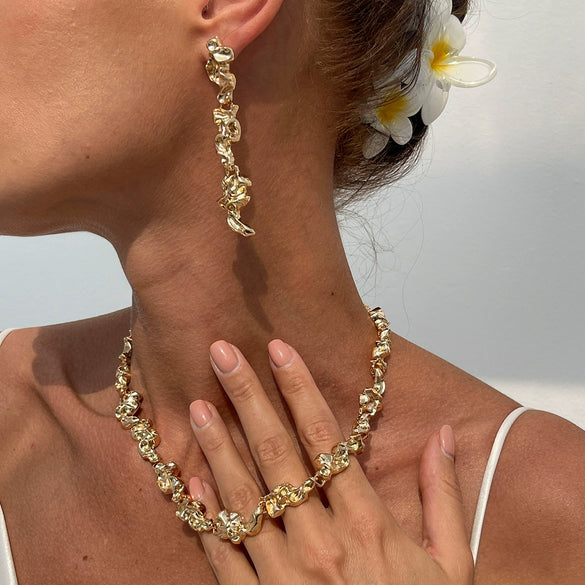 Alloy Metal Geometric Irregular Fold Clavicle Necklace With Electroplating