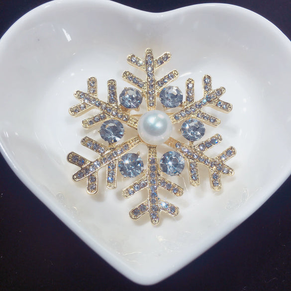 Alloy Natural Freshwater Pearl Rhinestone Snowflake Brooch Minimalist Style Electroplating Processing
