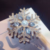 Alloy Natural Freshwater Pearl Rhinestone Snowflake Brooch Minimalist Style Electroplating Processing