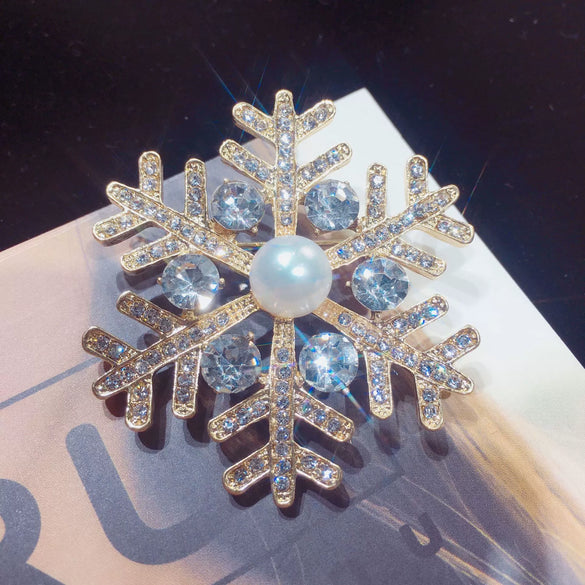 Alloy Natural Freshwater Pearl Rhinestone Snowflake Brooch Minimalist Style Electroplating Processing