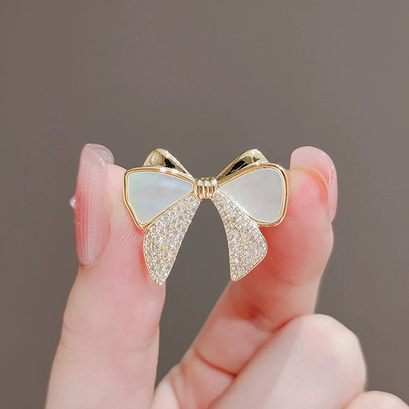 Alloy Natural Style Bow Brooch For Women With Electroplating Design