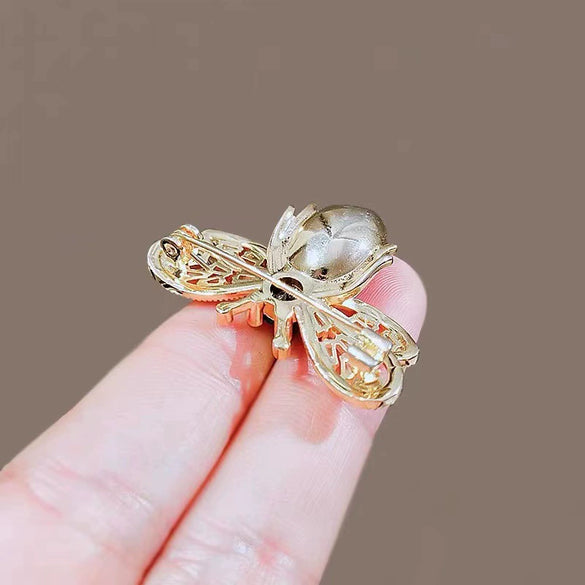 Alloy Natural Style Green Crystal Bee Brooch For Women Electroplated