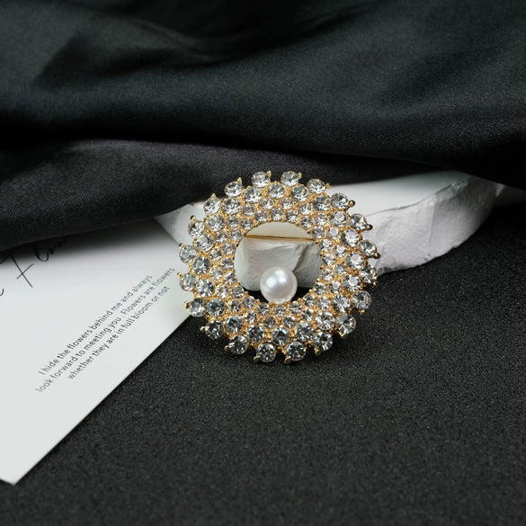 Alloy Pearl And Diamond Garment Brooch Geometric Heart Shape Electroplated