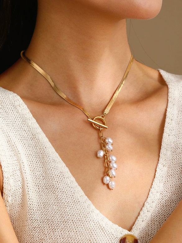 Alloy Pearl Butterfly Irregular Shaped Women's Necklace With Animal Zodiac Pattern And Electroplating Retro Baroque Style