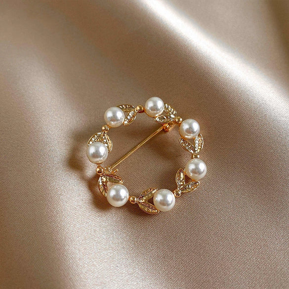 Alloy Pearl Circle Flower Style Electroplating Women's Brooch And Silk Scarf Buckle Accessories