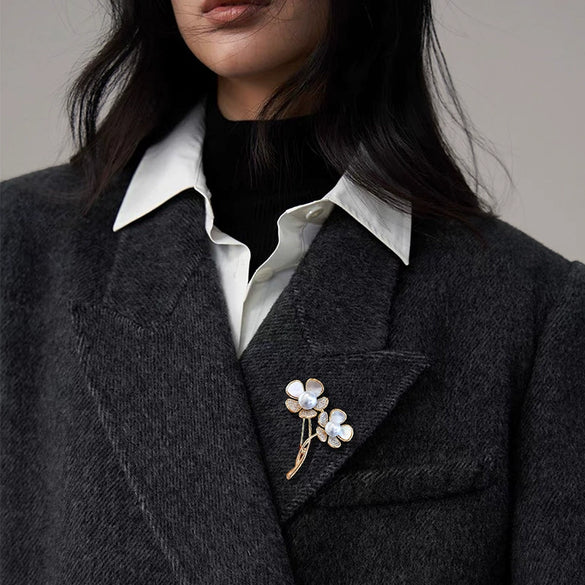 Alloy Pearl Flower Brooch For Women Electroplated Highend Design Niche Suit Accessory