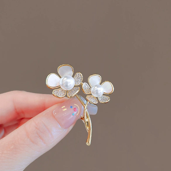 Alloy Pearl Flower Brooch For Women Electroplated Highend Design Niche Suit Accessory
