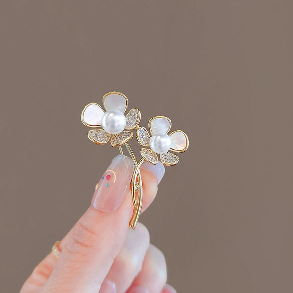 Alloy Pearl Flower Brooch For Women Electroplated Highend Design Niche Suit Accessory