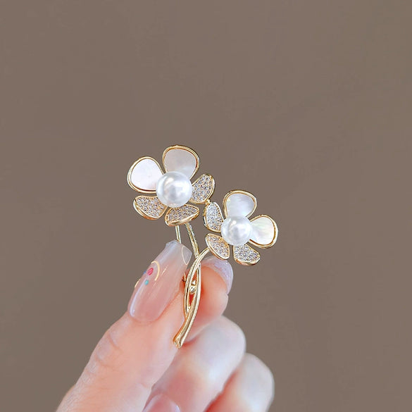 Alloy Pearl Flower Brooch For Women Electroplated Highend Design Niche Suit Accessory